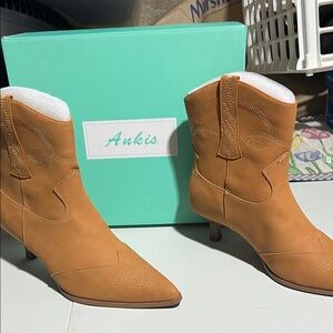 Women's  size 9 1/2 ANKIES  kitten, heel Tan Ankle Boots